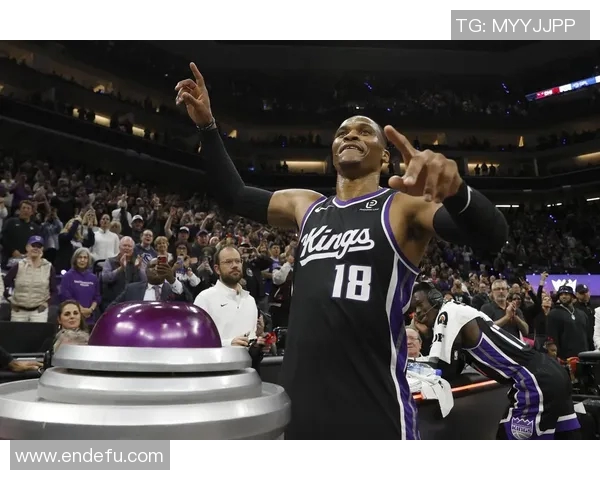 美媒:威少得分比小萨多,篮板比兰德尔多,助攻比库里多 美媒:威少得分比小萨多,篮板比兰德尔多,助攻比库里多