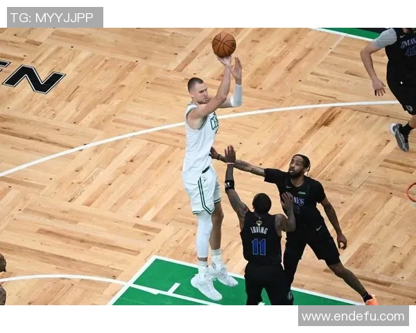 波尔津吉斯替补出战20分钟，得分效率低仅得9分